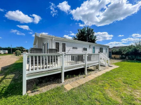 Stunning 4 Berth Lodge With Decking At Breydon Water In Norfolk Ref 10094B